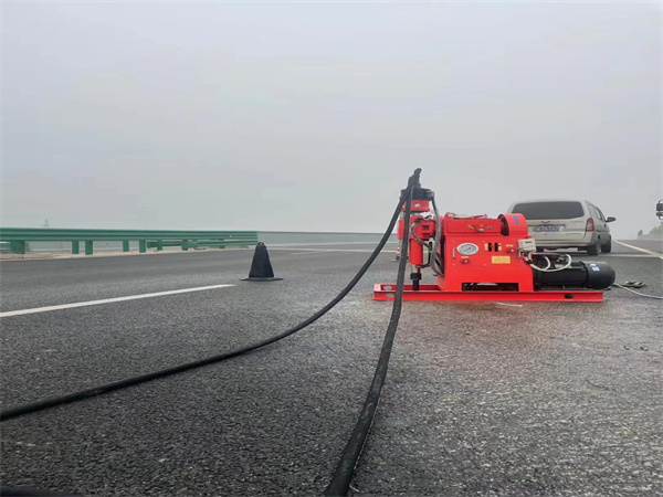 龙南马路路基路面开裂下沉注浆加固灌浆